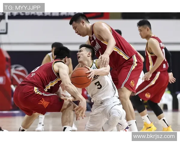 火箭队与勇士队激战正酣CCTV全程直播精彩赛事回顾与分析